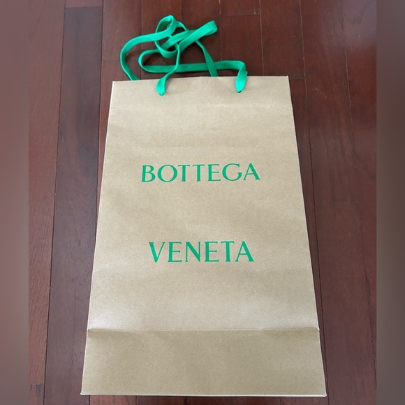 Authentic Bottega Veneta extra large paper shopping bag w/ green cloth handle - Picture 5 of 7